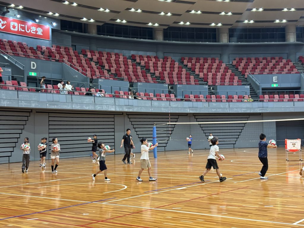 まずはボールに慣れましょう☺