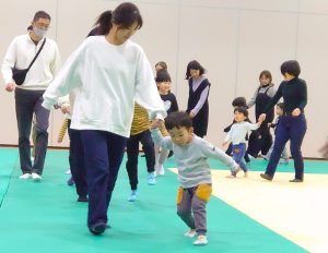 親子リズムたいそうリトミック教室