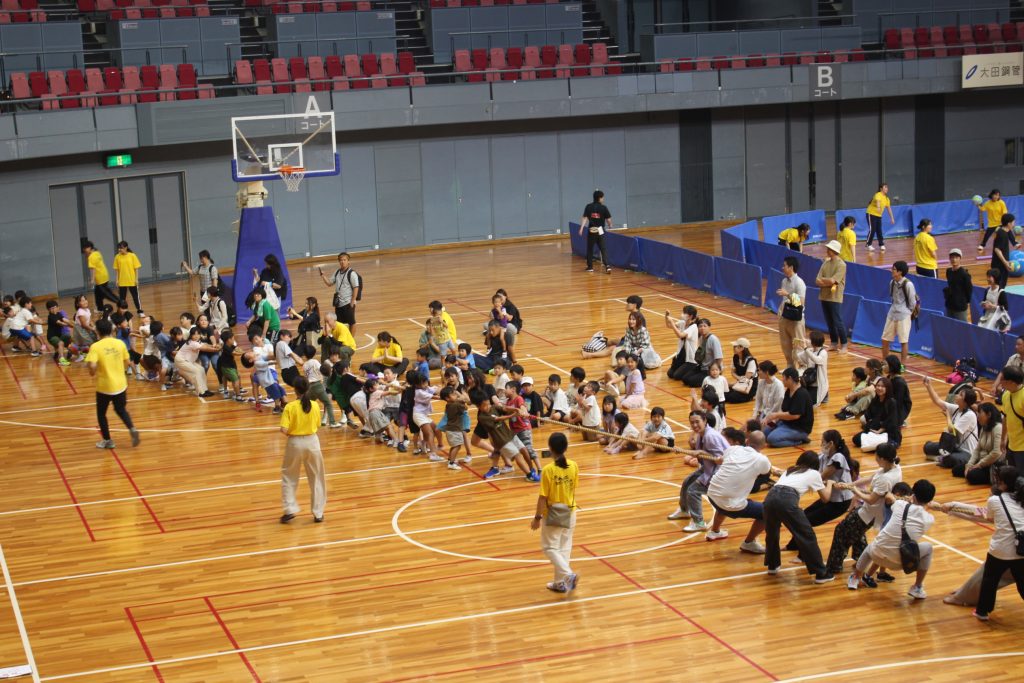 子どもVS大人の綱引き大会