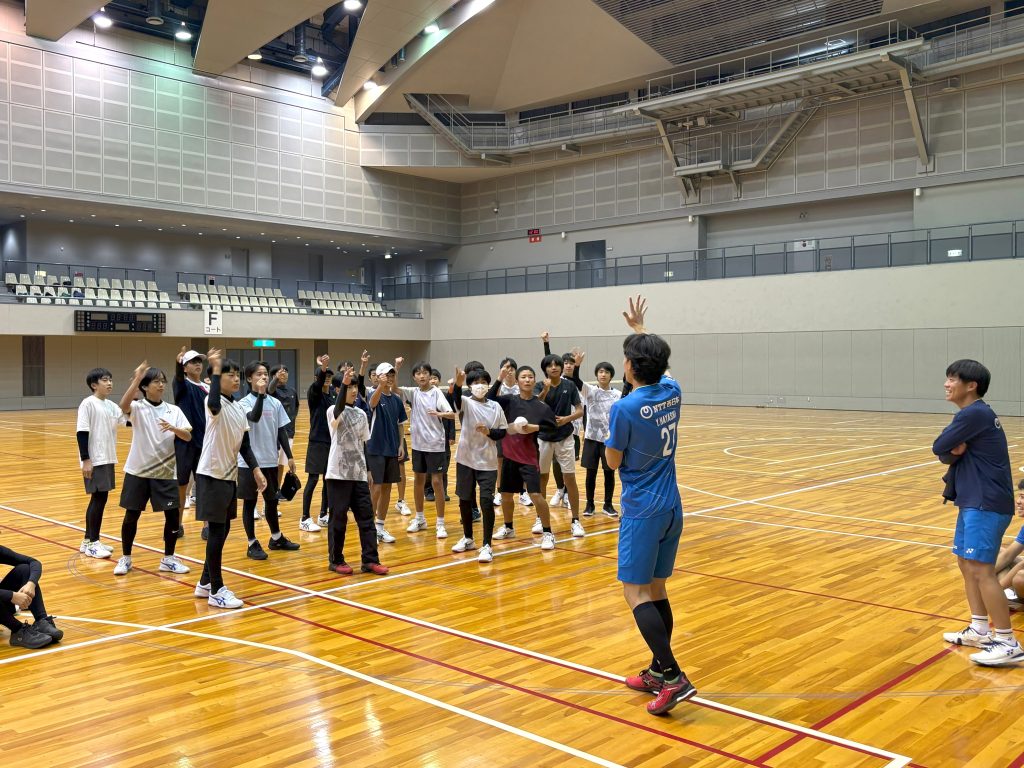 じゃんけん大会で選手サイン入りユニフォームをプレゼント